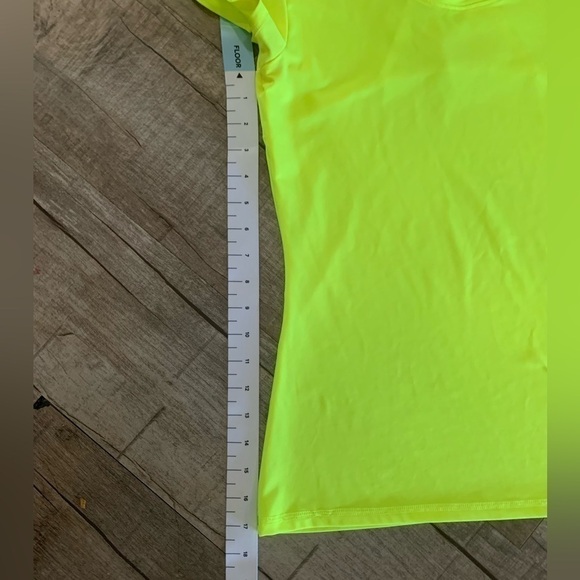 Women's Under Armour Semi-Fitted Heat Gear‎ Top - Picture 6 of 7